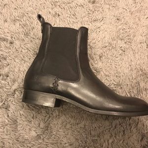 Black leather Melissa chelsea Frye ankle booties